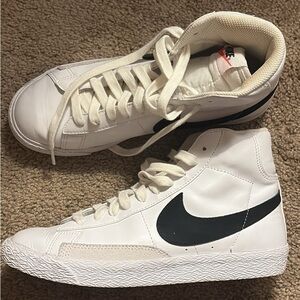 Nike White and Black Sneakers